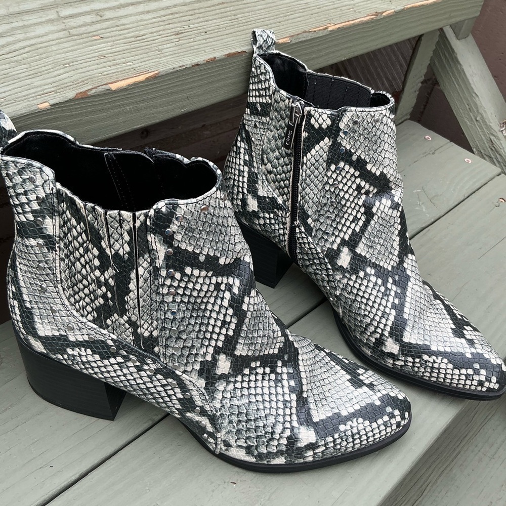 Circus by Sam Edelman Black and White Snake Print Studded Ankle Boots Size 9.5